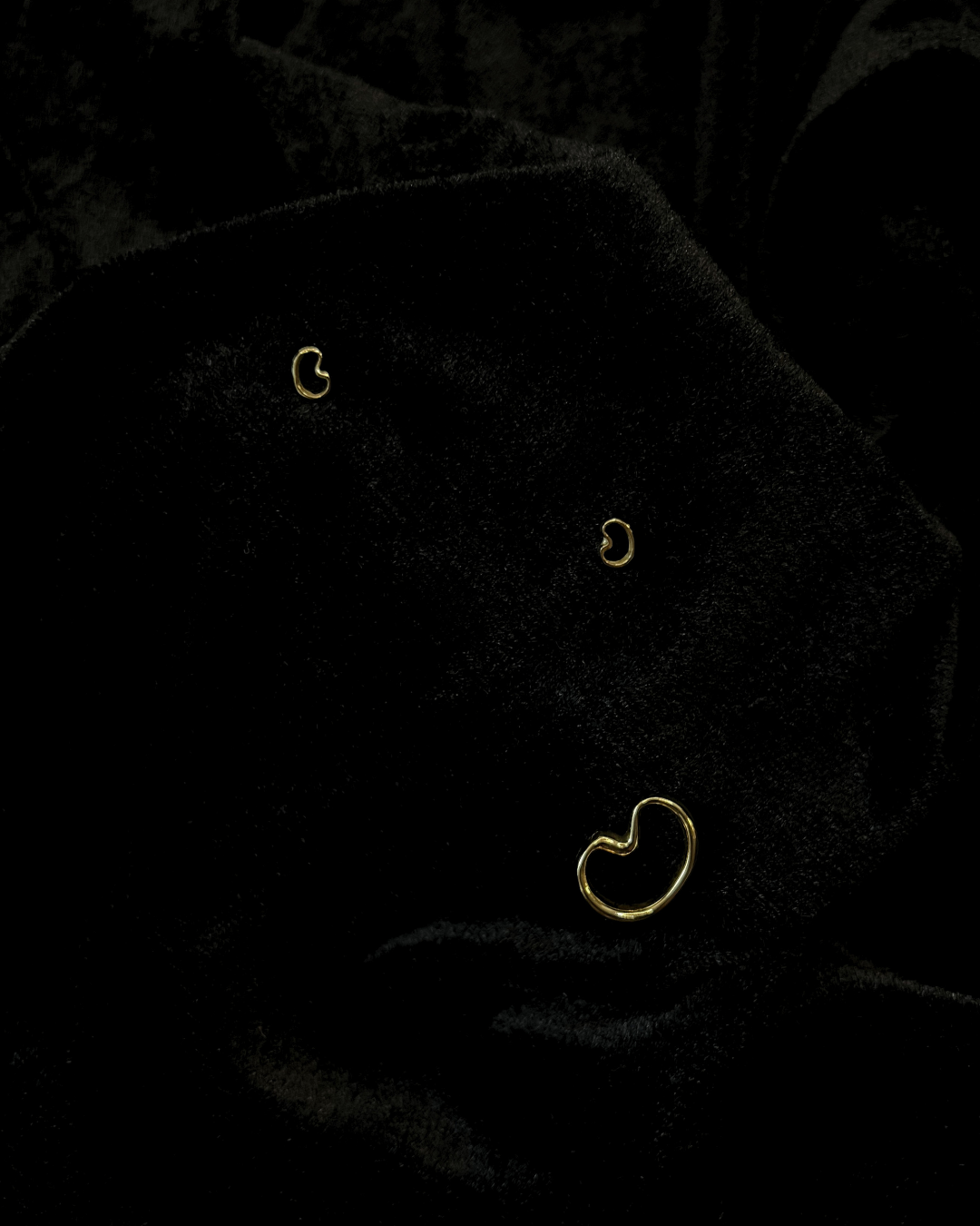 Cashew Petite Earrings in 18k Gold
