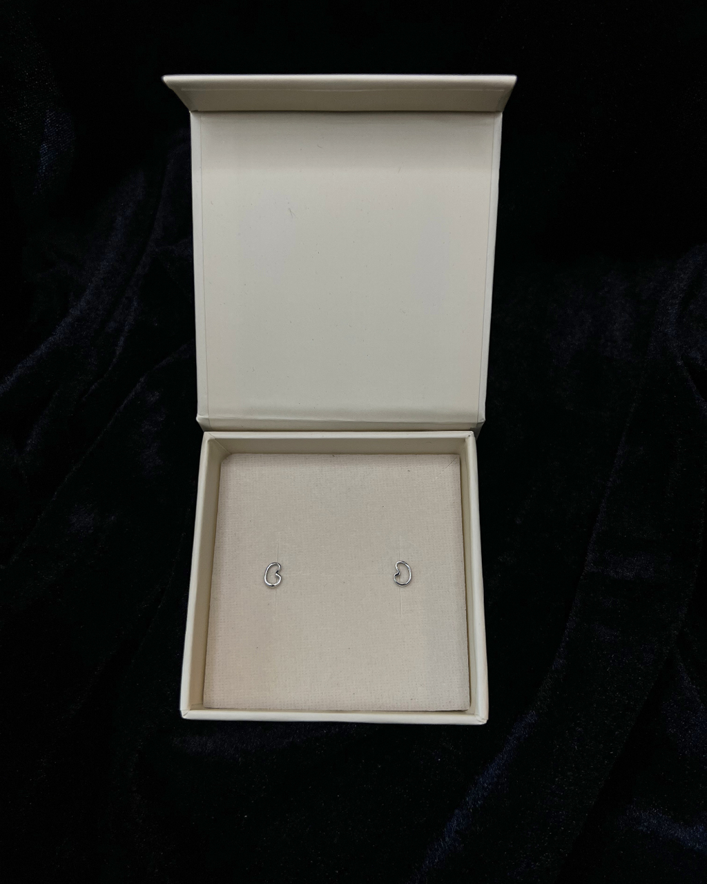 Cashew Petite Earrings in 18k Gold